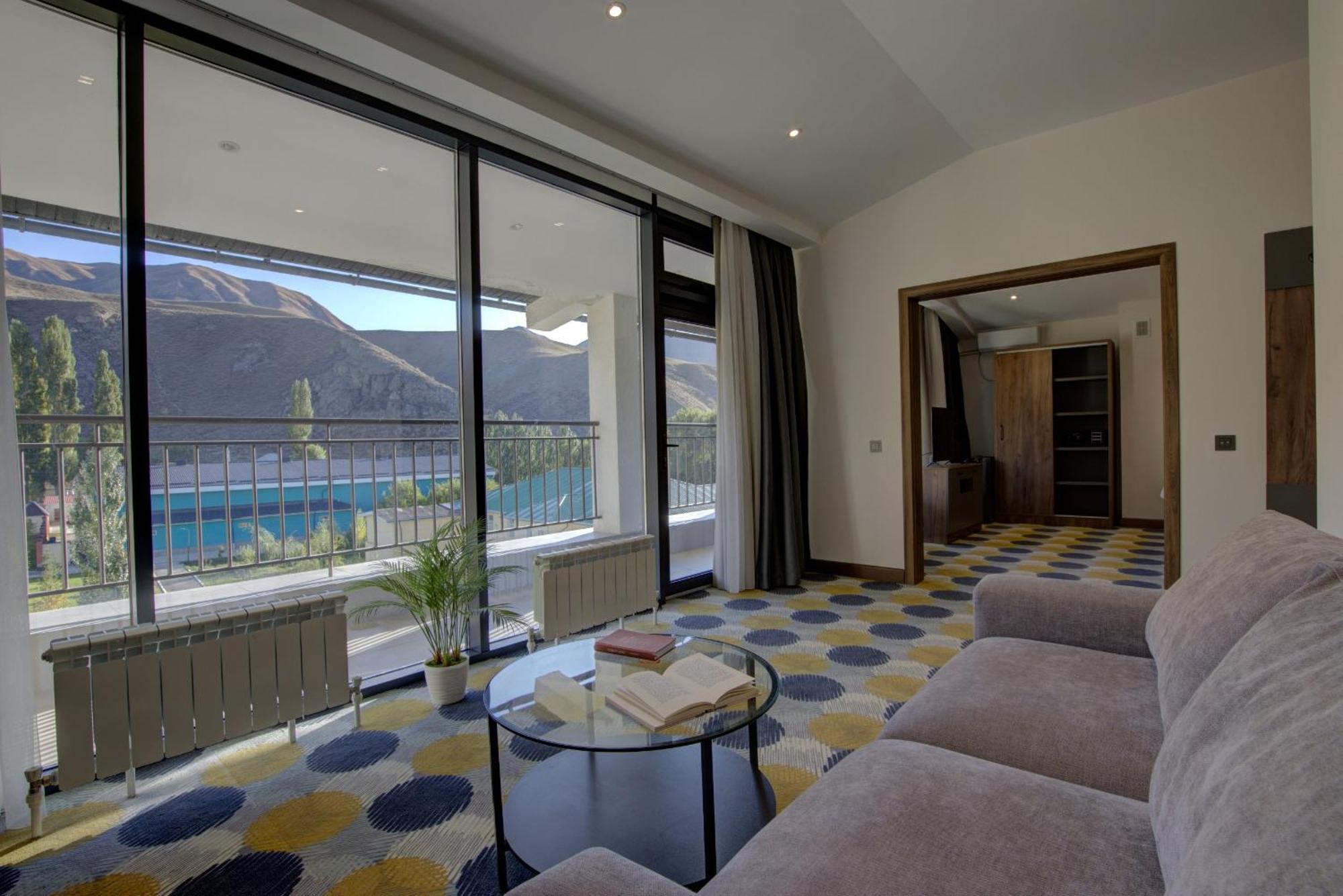 Grand Khan Tengri 4* Naryn 외부 사진